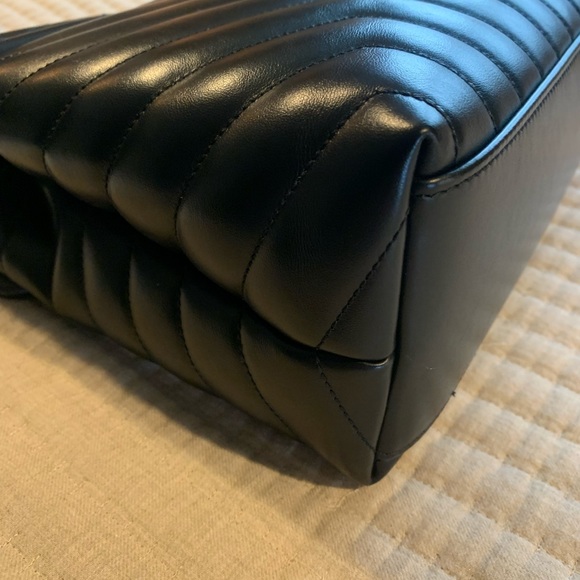 YSL Saint Laurent LouLou Medium in Quilted “Y” Leather - Picture 9 of 15